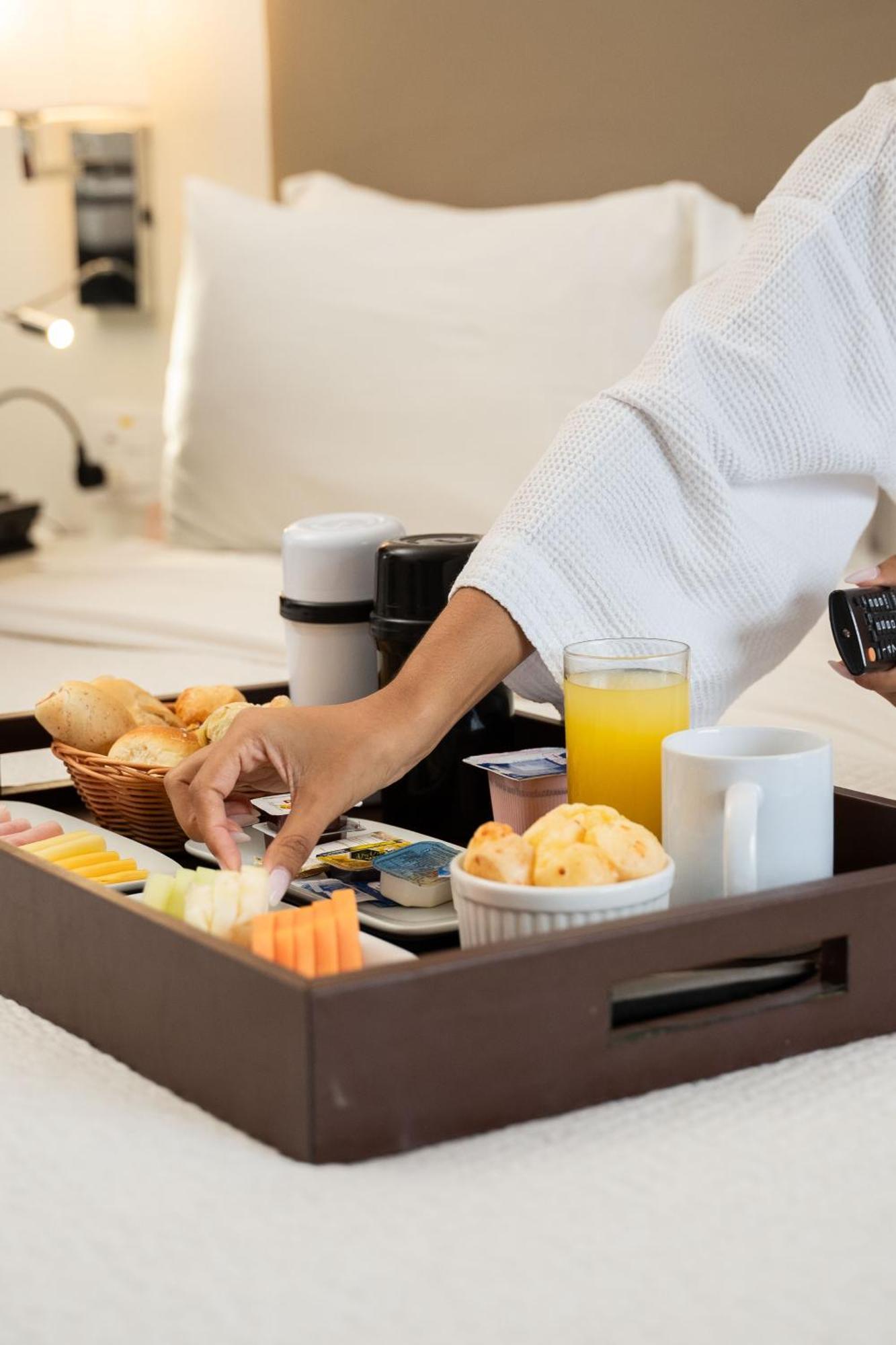 Radisson Rio De Janeiro Barra Hotel Exterior foto Room service
