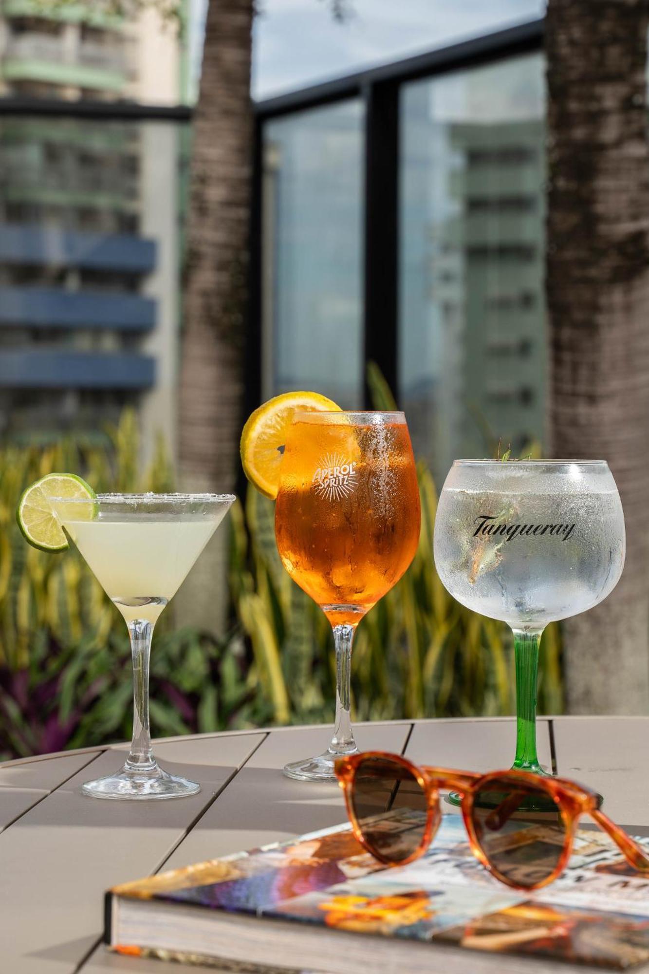 Radisson Rio De Janeiro Barra Hotel Exterior foto Tanqueray, a London dry gin